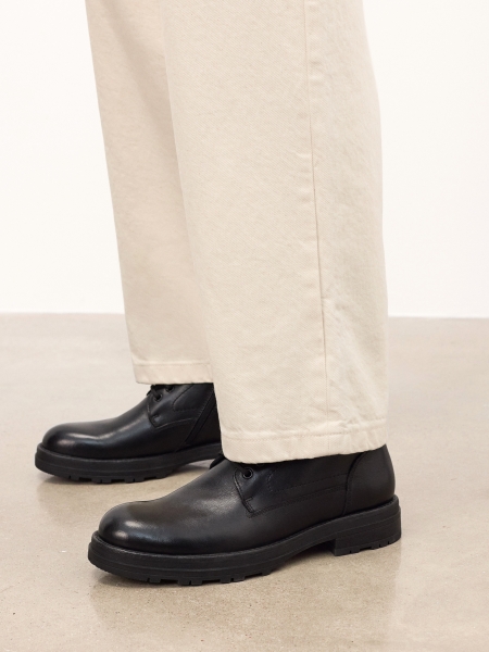 Botas negras con cremallera y ribete PAVELLI