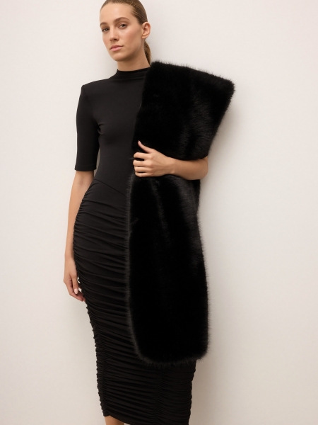 Etolo de piel sintética negra GINESSA