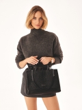Bolso negro con una forma inusual ROSE