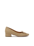 Zapatos de tacón clásicos beige con adorno de joya  ESTELLE
