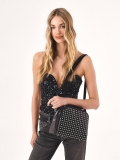 Bolso negro decorado con remaches plateados NASIRA