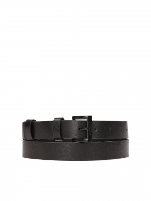 Cinturón negro con una textura característica parecida a la de los guisantes 