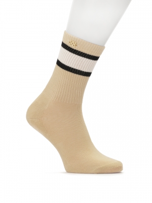 Calcetines de algodón beige decorados con un monograma dorado