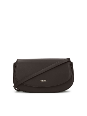 Bolso rígido marrón con bandolera