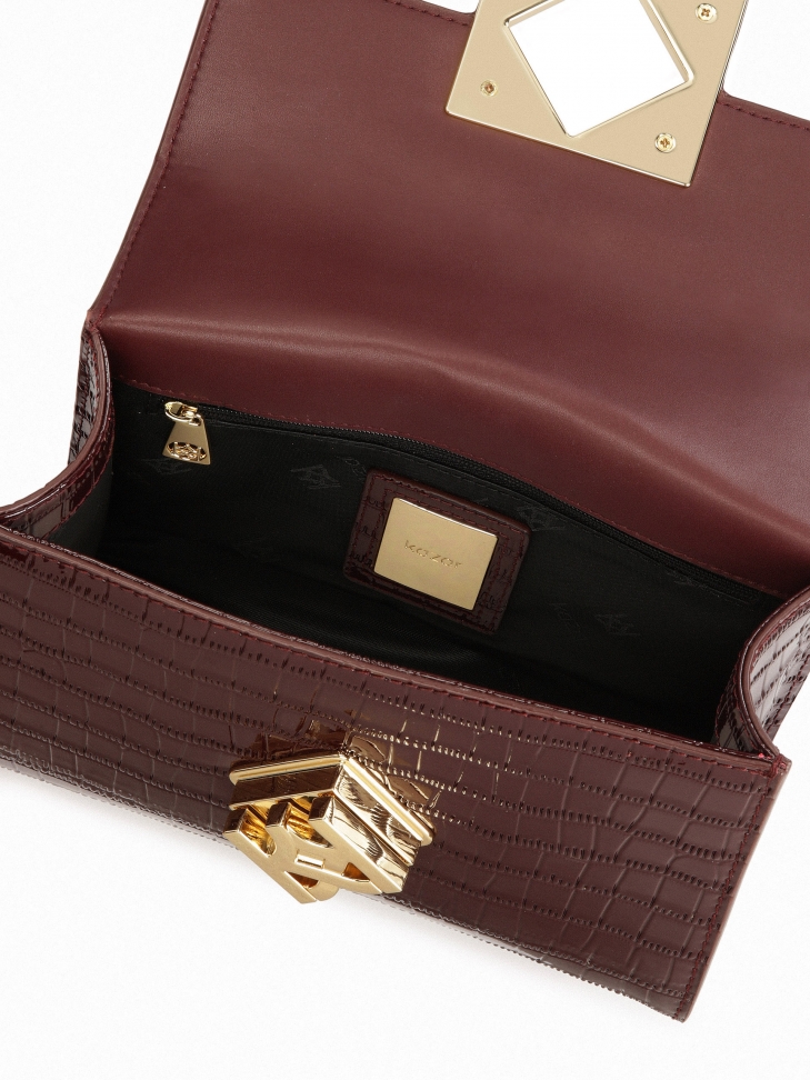 Bolso granate en relieve con cadena VIENA