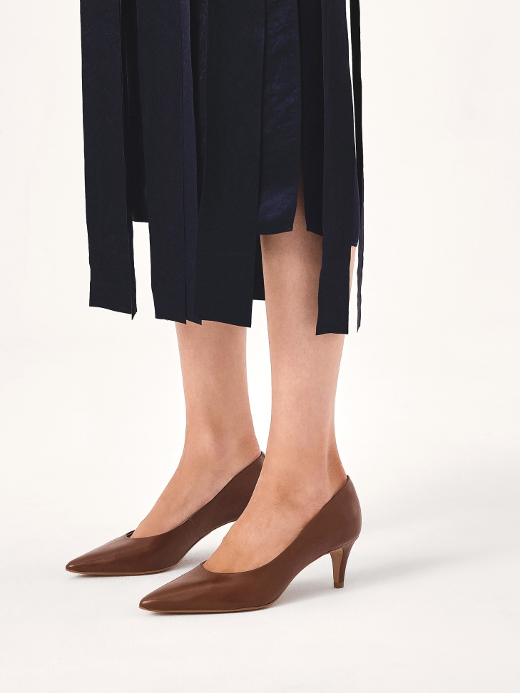 Zapatos de tacón bajo marrones JULA