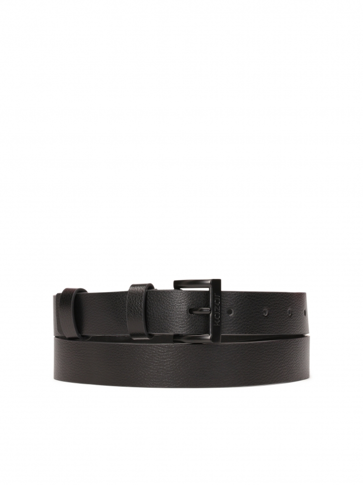 Cinturón negro con una textura característica parecida a la de los guisantes  MOCA