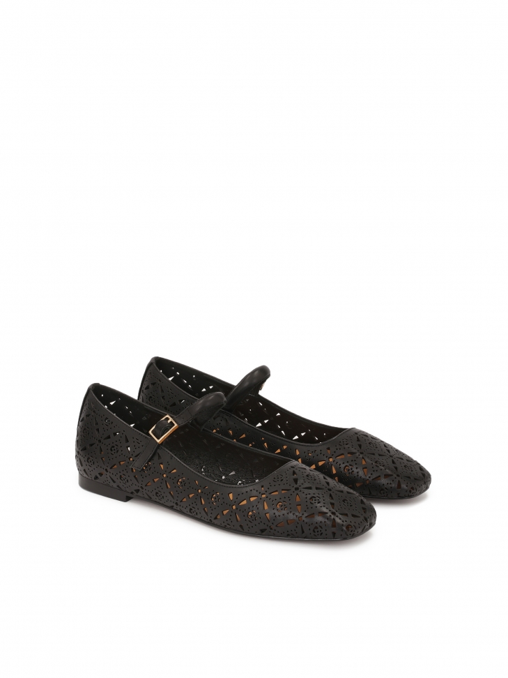 Bombas de suela plana con adorno calado  KANGELY