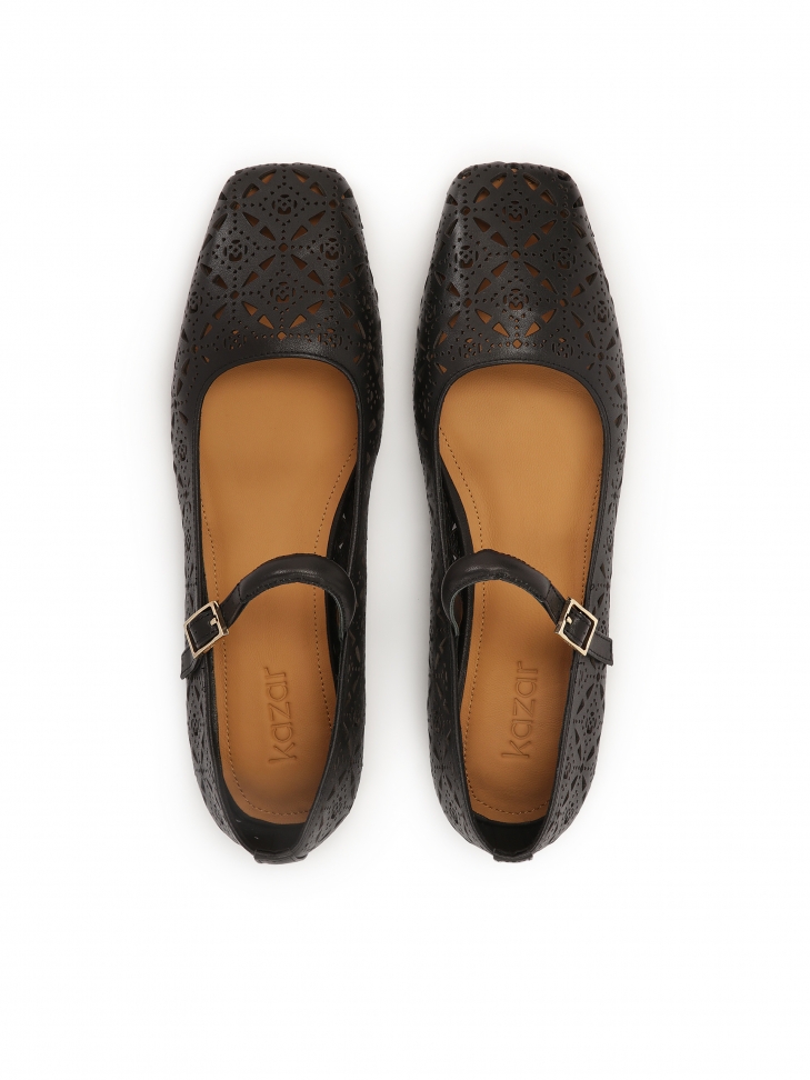 Bombas de suela plana con adorno calado  KANGELY