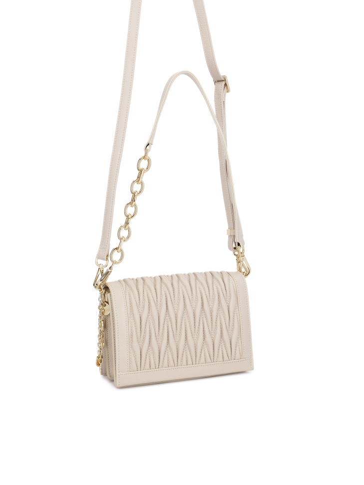 Bolso de piel con drapeado decorativo en la solapa JONNA