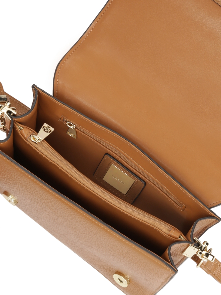 Bolso de piel con solapa acolchada y dos correas  JONNA