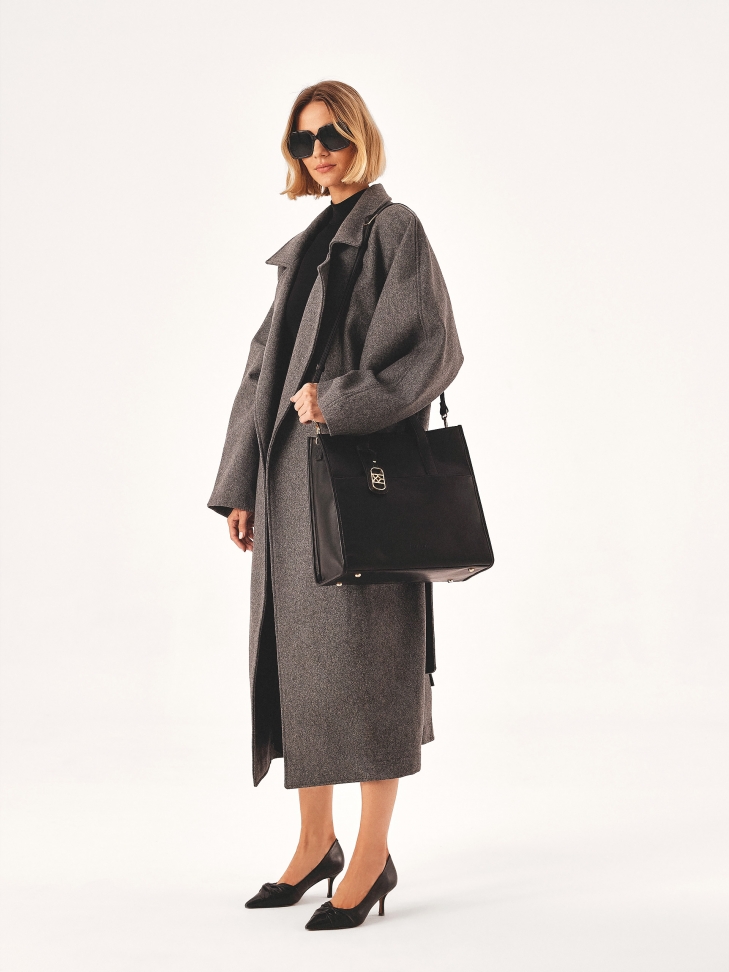 Bombas negras con adorno entrelazado BLANKA