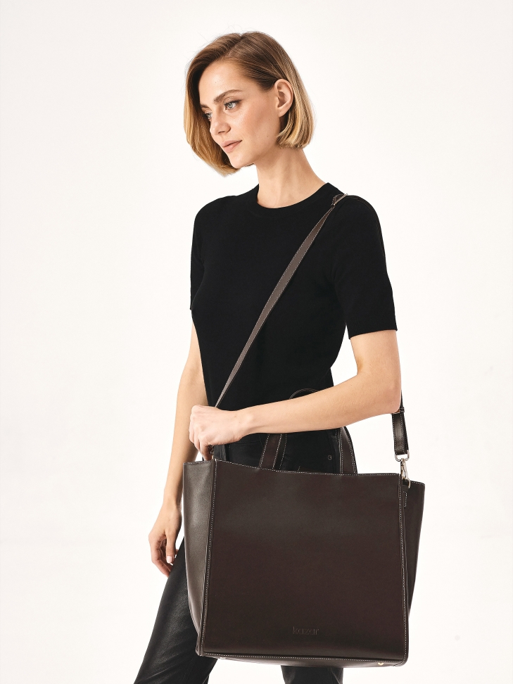 Bolso minimalista marrón  DEBI