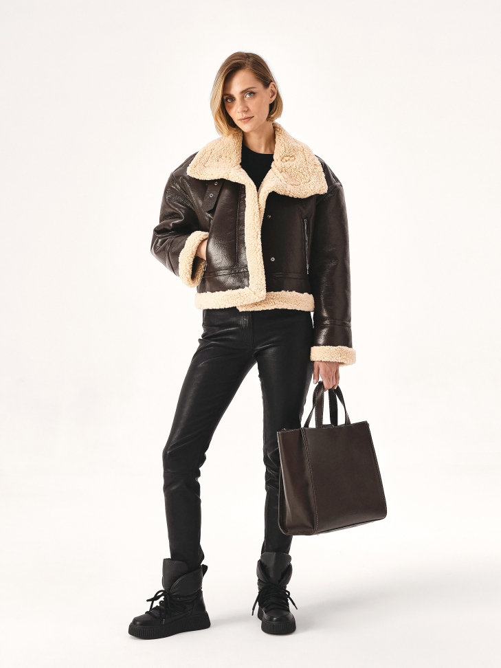 Bolso minimalista marrón  DEBI