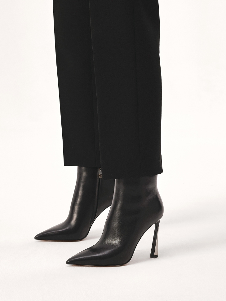 Botas clásicas con tacón negras y plateadas VERA