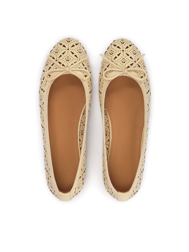 Bailarinas de piel con un fino diseño recortado EILEEN