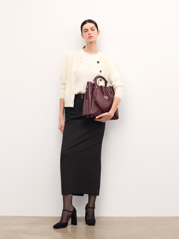 Bombas de ante con puntera semiabierta en un poste ZELIA