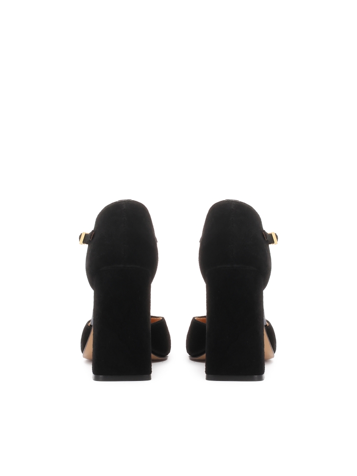 Bombas de ante con puntera semiabierta en un poste ZELIA