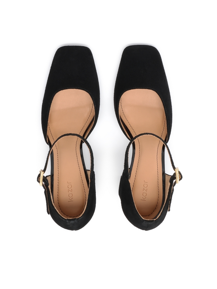 Bombas de ante con puntera semiabierta en un poste ZELIA