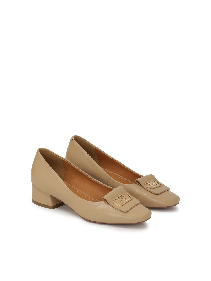 Zapatos de tacón clásicos beige con adorno de joya  ESTELLE