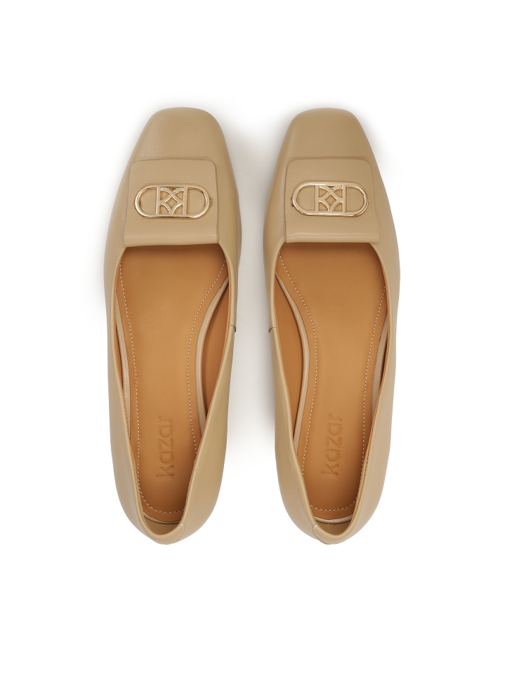 Zapatos de tacón clásicos beige con adorno de joya  ESTELLE