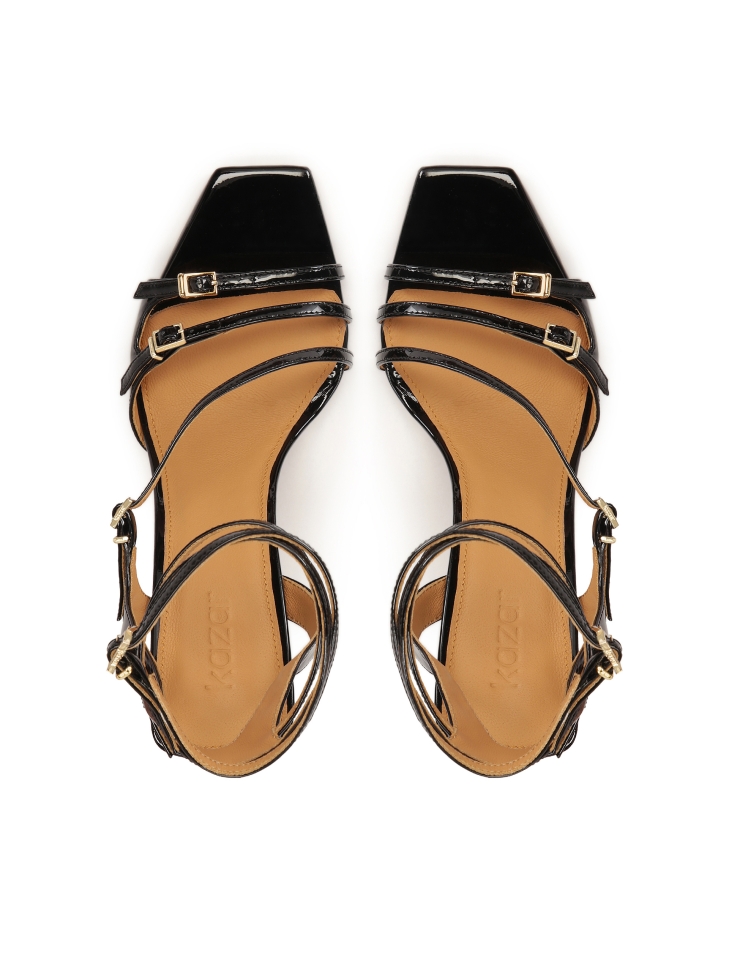 Sandalias de tiras negras de charol ALEXIS