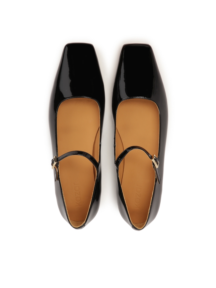 Bombas planas de charol con correa MAIA