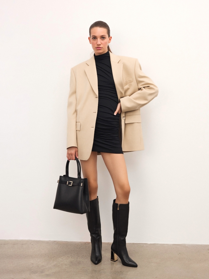 Elegante bolso negro con correa LAURIE