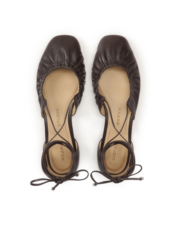 Bailarinas marrón oscuro con llamativo empeine arrugado KS SOLEIL
