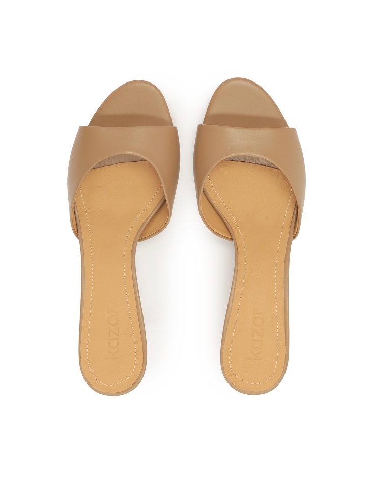 Mules con tacón de aguja bajo en color marrón claro  LUCIA