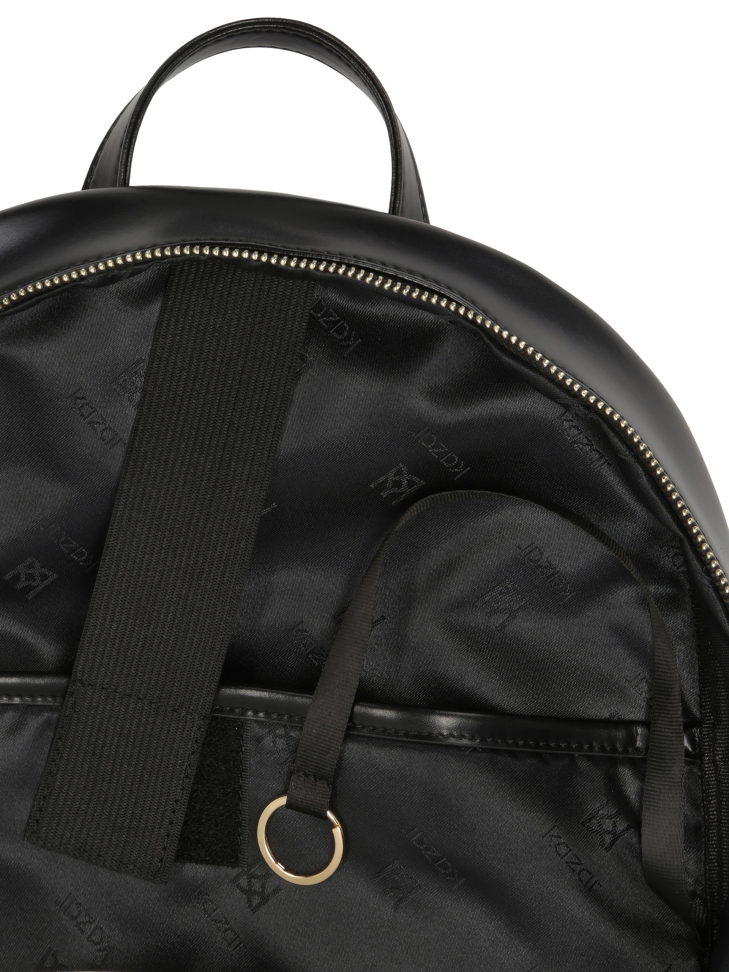 Mochila de piel negra con bolsillo delantero OAKLYNN