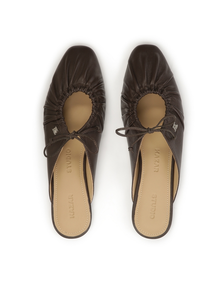 Sandalias marrón oscuro con parte superior arrugada KS LUCITA