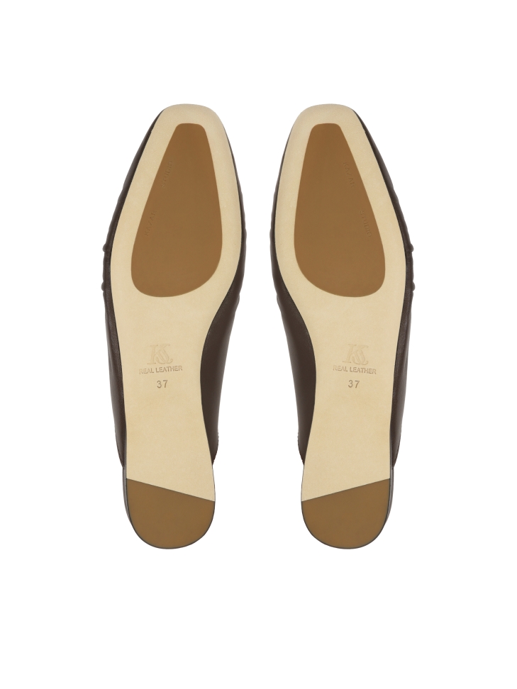 Sandalias marrón oscuro con parte superior arrugada KS LUCITA