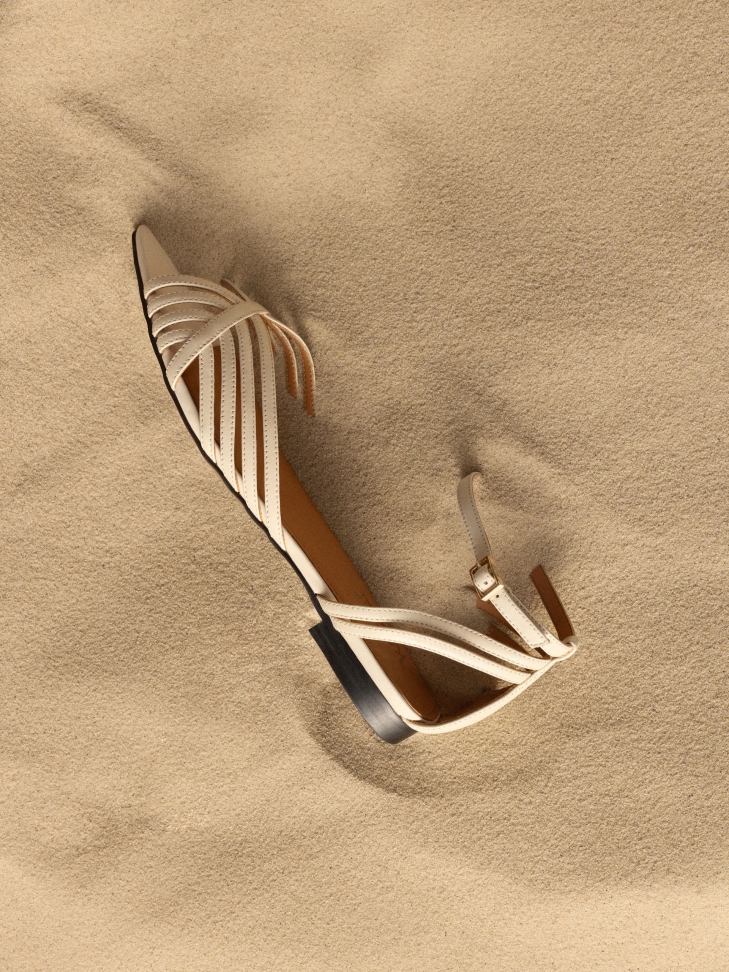 Sandalias planas de piel con puntera alargada CHRISTY