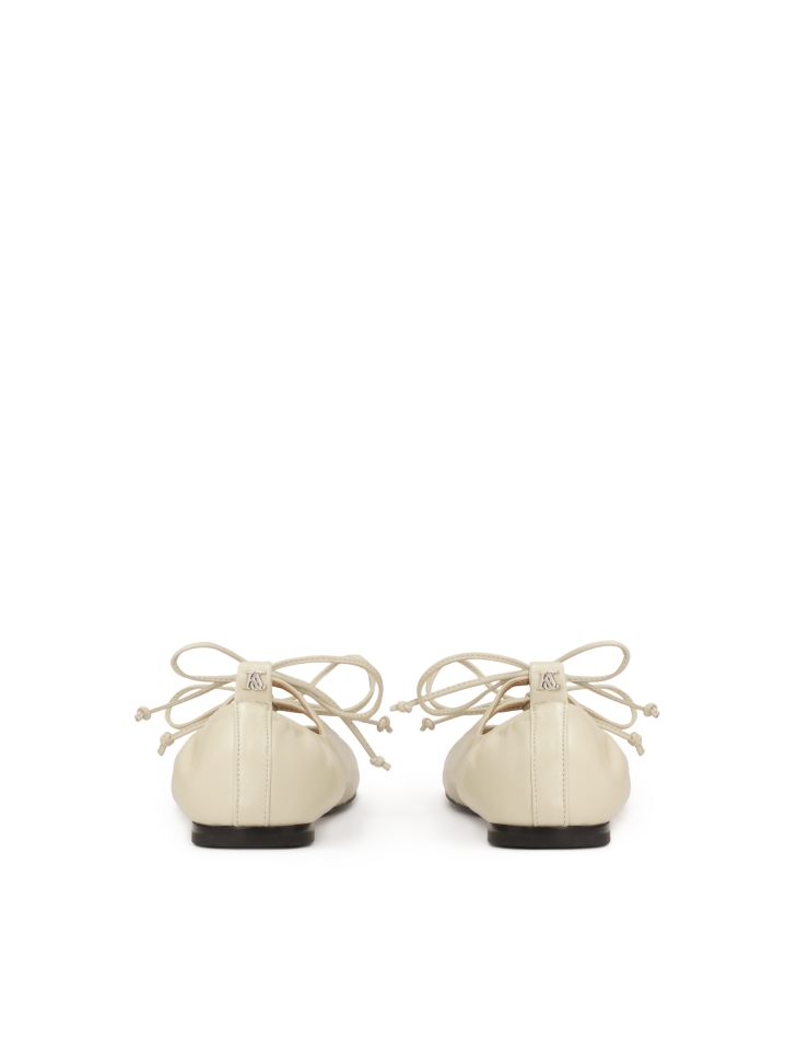Bailarinas en piel suave de color blanco  KS AVRIL