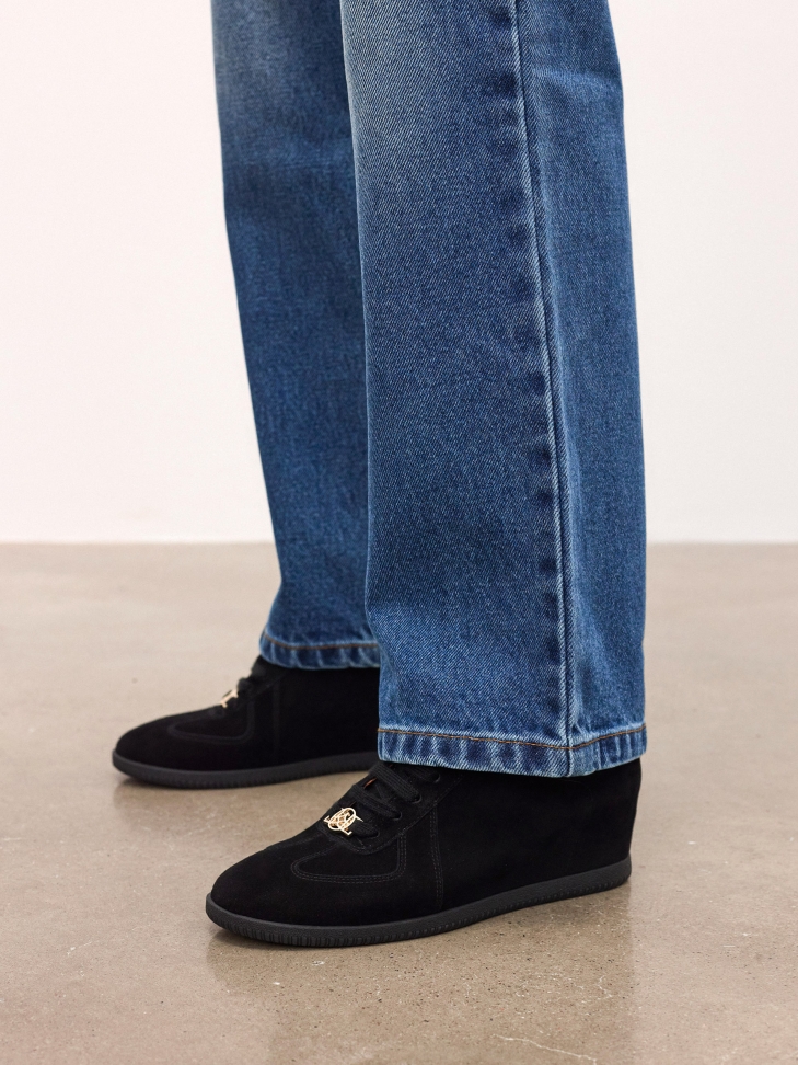 Zapatillas negras en un ancla oculta IVERIS