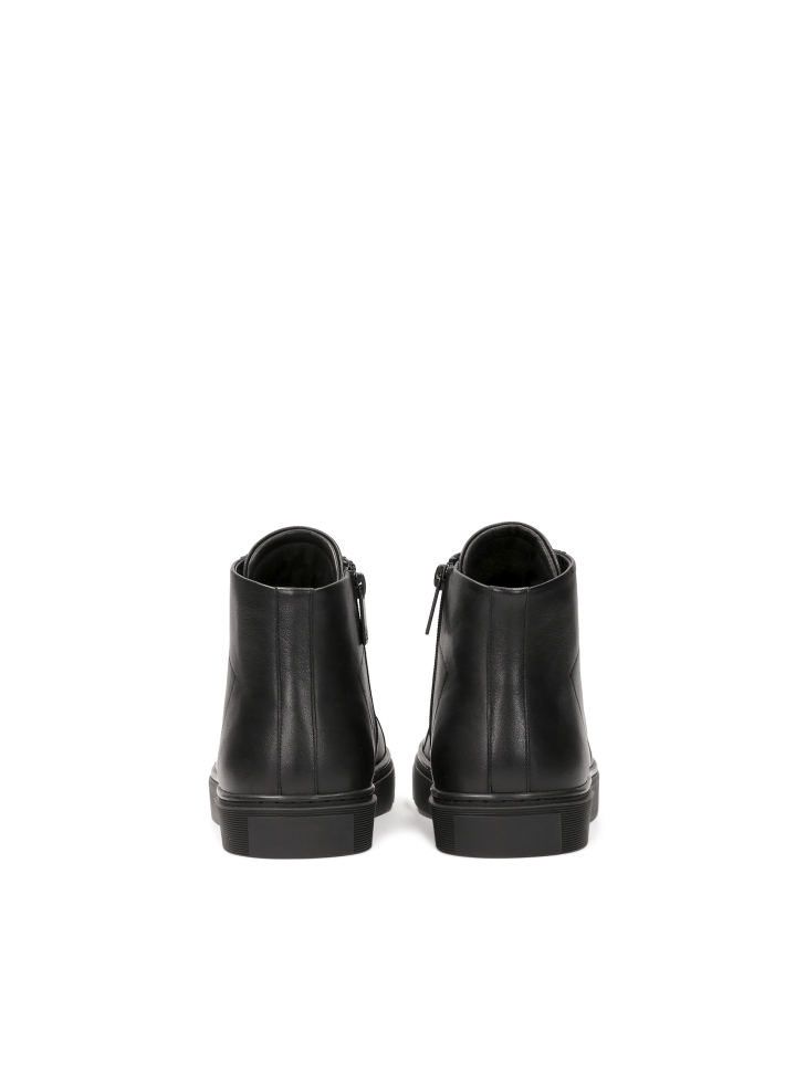 Zapatillas tobilleras de piel natural negra con logotipo en relieve AUGUSTINNO