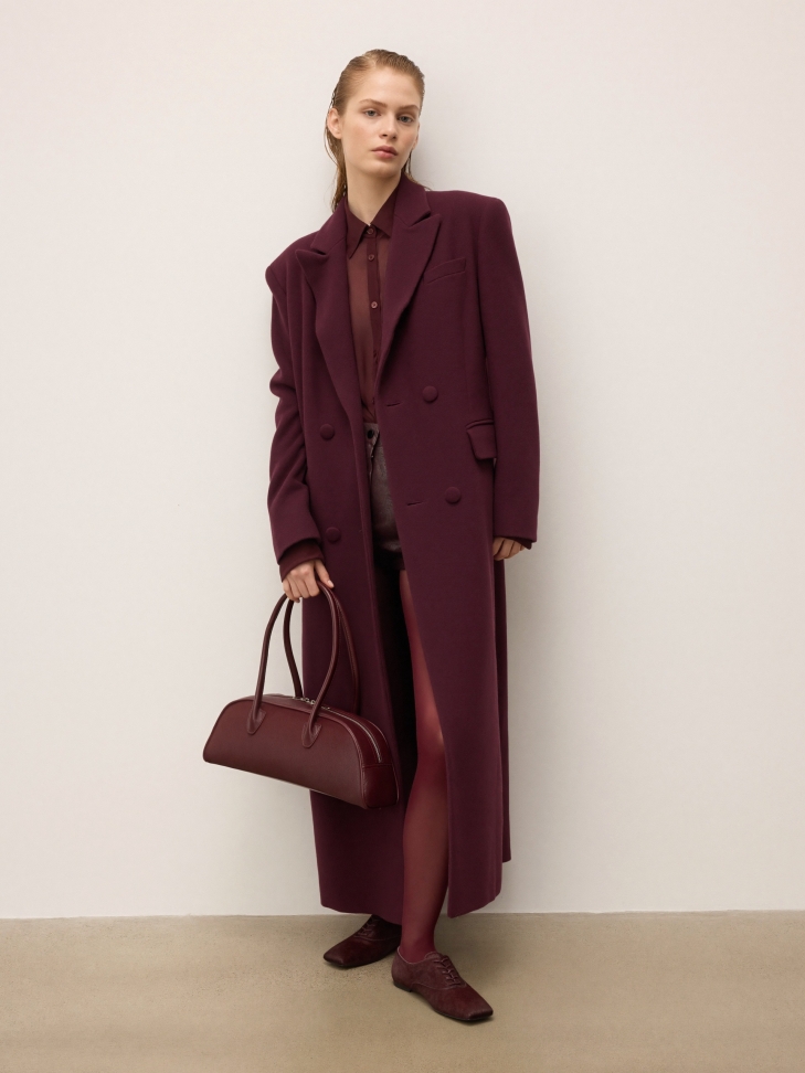 Bolso de piel granate de forma oblonga con cerdas KS MODE