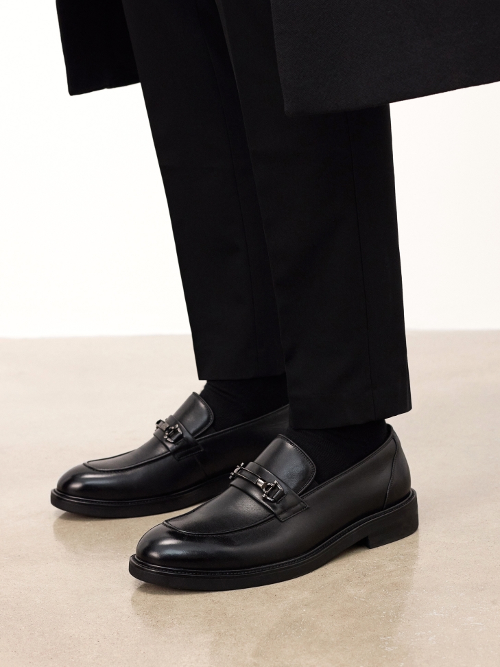 Elegantes mocasines de piel con hebilla TIMONES