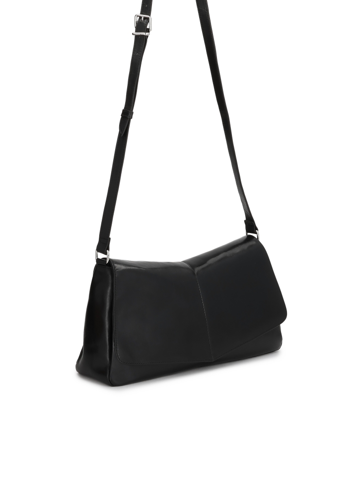 Bolso negro con correa SOLEVIE