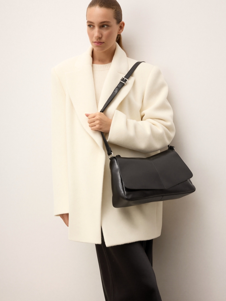 Bolso negro con correa SOLEVIE