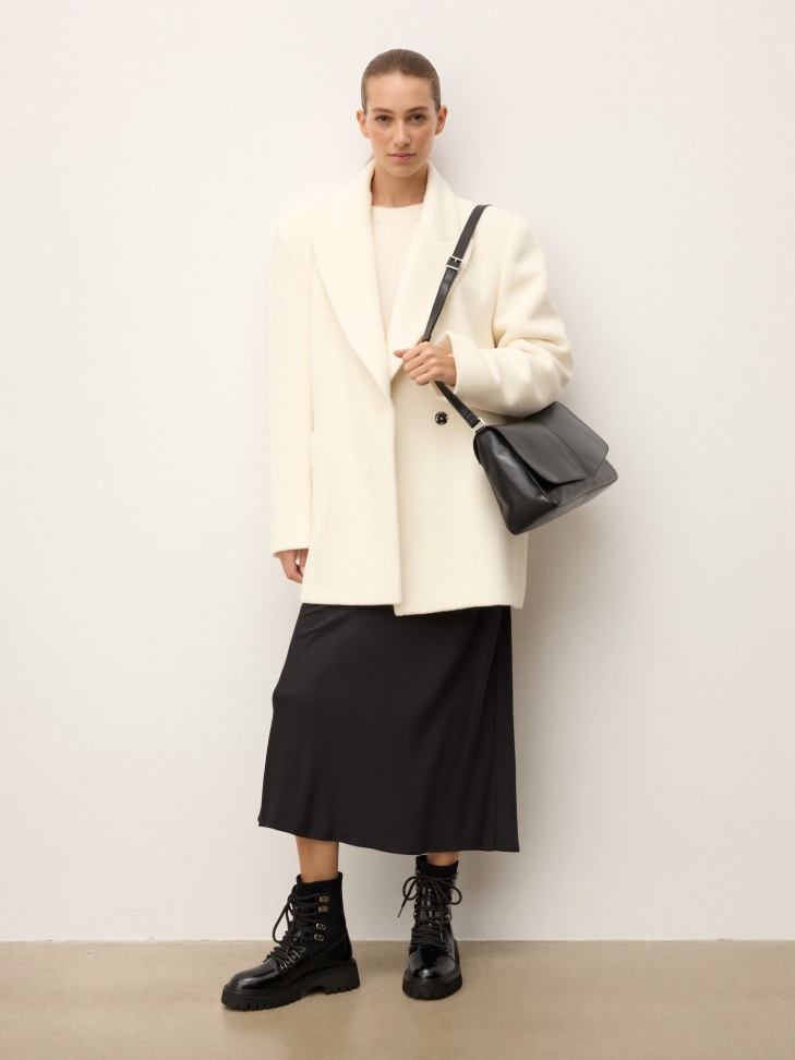 Bolso negro con correa SOLEVIE